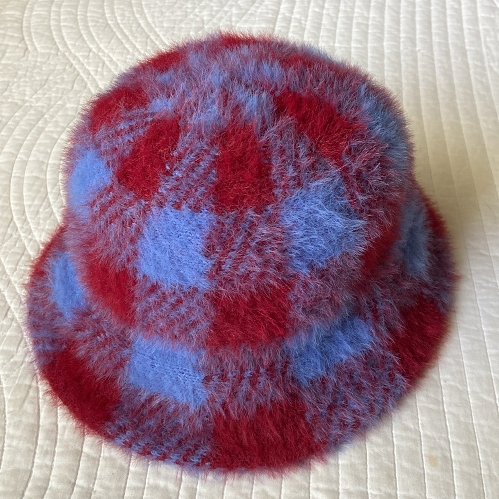 Urban Outfitters Juno Fuzzy Bucket Hat Checkered Plaid Blue Red One Size NEW - Picture 2 of 13